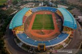 Foto udara Stadion Si Jalak Harupat di Soreang, Kabupaten Bandung, Jawa Barat, Jumat (25/10/2019). Stadion Si Jalak Harupat menjadi salah satu dari 10 stadion yang diajukan oleh PSSI kepada FIFA sebagai penyelenggara Piala Dunia U-20 pada 2021 mendatang. ANTARA JABAR/Raisan Al Farisi/agr