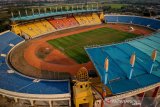 Foto udara Stadion Si Jalak Harupat di Soreang, Kabupaten Bandung, Jawa Barat, Jumat (25/10/2019). Stadion Si Jalak Harupat menjadi salah satu dari 10 stadion yang diajukan oleh PSSI kepada FIFA sebagai penyelenggara Piala Dunia U-20 pada 2021 mendatang. ANTARA JABAR/Raisan Al Farisi/agr