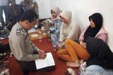 Belasan warga keracunan massal usai makan nasi tumpeng pada acara hajatan