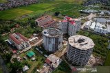 Foto udara Rusunawa Rancacili di Bandung, Jawa Barat, Minggu (3/11/2019). Ketua Komisi IV DPRD Jabar Imam Budi Hartono mengatakan keberadaan rusunawa atau rumah vertikal bisa menjadi solusi untuk sekitar 1,2 Juta Kepala Keluarga di Jawa Barat yang memerlukan tempat tinggal yang layak huni. ANTARA JABAR/Raisan Al Farisi/agr