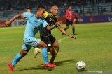 Penonton ricuh, laga  Persela vs Perseru dihentikan