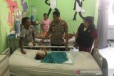 Kaki bocah dua tahun ini harus diamputasi akibat kain gendongannya terlilit jari jari sepeda motor