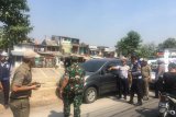 Kendaraan parkir liar di Jalan Inspeksi Kali Grogol Palmerah ditindak