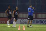 Pelatih PSM Darije Kalezic berharap Wiljam Pluim pulih dari cedera