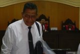 Guru Besar UII menggambarkan kasus Bank Century dalam sidang suap imigrasi