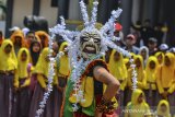 Penari mementaskan Tari Kele pada Ringkas Budaya Jabar Rengkuh Galuh di Halaman Astana Gede, Kawali, Kabupaten Ciamis, Jawa Barat, Rabu (20/11/2019).  ingkas Budaya Jawa Barat Rengkuh Galuh yang digelar oleh Dinas Pariwisata Pemprov Jabar merupakan platform gerakan kebudayaan, dengan tujuan menguatkan nilai budaya sunda yang tercermin dalam perilaku masyarakat Jabar sekaligus melestarikan kesenian dan menarik wisatawan. ANTARA FOTO/Adeng Bustomi/agr