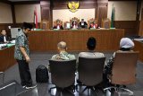 Empat anggota DPRD Lampung Tengah dituntut lima tahun penjara