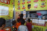 Divonis HIV tak halangi Dhea berbagi pada Jumat berkah