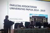 Forum peduli Mahasiswa UNIPA Manokwari palang kampus tuntut penurunan uang kuliah