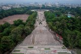 Foto udara Taman Tegallega di Bandung, Jawa Barat, Rabu (27/11/2019). Dinas Perumahan dan Kawasan Permukiman, Pertanahan dan Pertamanan Kota Bandung, mencatat, saat ini jumlah Ruang Terbuka Hijau (RTH) di Kota Bandung baru mencapai 12,15 persen atau setara dengan 2.032 hektare. Jumlah tersebut masih jauh dari proporsi penataan RTH yang menganjurkan setiap kota memiliki 30 persen RTH  dari luas kota. ANTARA JABAR/Raisan Al Farisi/agr