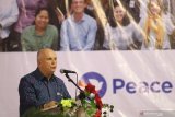 Duta Besar Amerika Serikat untuk Indonesia Joseph R Donovan memimpin pelantikan sukarelawan Peace Corps di kampus IAIN Kediri, Kota Kediri, Jawa Timur, Senin (2/12/2019).Sebanyak 68 relawan Peace Corps yang berasal dari 30 negara bagian Amerika Serikat akan ditempatkan ke sekolah-sekolah negeri dan madrasah di Jawa Timur, Jawa Barat, dan Nusa Tenggara Timur untuk mengajar bahasa Inggris selama 24 bulan. Antara Jatim/Prasetia Fauzani/zk.