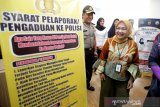 Deputi bidang pelayanan publik Kementerian Aparatur Negara dan Reformasi Birokrasi (Kemenper RB) Diah Natalisa meninjau Mall Pelayanan Publik (MPP) di Banda Aceh, Aceh, Selasa (3/12/2019). MPP Kota Banda Aceh yang berada di lantai 3 gedung pasar Atjeh merupakan upaya pemerintah untuk meningkatkan kualitas dalam penyelenggaraan pelayanan publik yang nyaman, aman, cepat, mudah dan terintegrasi. Antara Aceh/Irwansyah Putra.