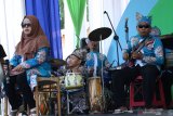 Penyandang disabilitas mementaskan seni musik pada Hari Disabilitas Internasional di  Banyuwangi, Jawa Timur, Selasa(3/12/2019). Di Banyuwangi, hari disabilitas dikemas dalam 