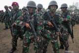 Prajurit Korps Marinir TNI Angkatan Laut berbaris usai Pemecahan Museum Rekor-Dunia Indonesia (MURI) di Lapangan Tembak Internasional FX. Soepramono, Bhumi Marinir Karangpilang, Surabaya, Jawa Timur, Sabtu (7/12/2019). Kegiatan yang melibatkan 1.474 prajurit Korps Marinir itu berhasil memecahkan rekor MURI dengan 'Menembak oleh Petembak Terbanyak'. Antara Jatim/Didik/ZK