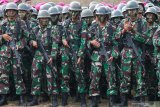 Prajurit Korps Marinir TNI Angkatan Laut berbaris usai Pemecahan Museum Rekor-Dunia Indonesia (MURI) di Lapangan Tembak Internasional FX. Soepramono, Bhumi Marinir Karangpilang, Surabaya, Jawa Timur, Sabtu (7/12/2019). Kegiatan yang melibatkan 1.474 prajurit Korps Marinir itu berhasil memecahkan rekor MURI dengan 'Menembak oleh Petembak Terbanyak'. Antara Jatim/Didik/ZK