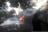 Supir angkot mabuk membakar kios bensin keluarga