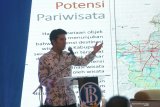 Wakil Gubernur Jawa Timur sekaligus penggagas pembangunan Selingkar Wilis, Emil E. Dardak memaparkan materi saat seminar nasional bertajuk 