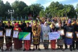Gubernur NTB serahkan kepesertaan GN Lingkaran BPJamsostek