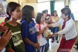 Anggota DPR-RI safari Natal kunjungi janda dan penyandang difabel