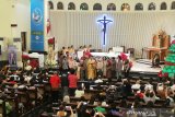 Sambangi Gereja Theresia, aktivis lintas agama ucapkan Selamat Natal