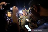 Kapolda Kalsel Irjen Pol Yazid Fanani (tengah) saat memberikan keterangan pers di pos pengamanan Natal dan Tahun Baru (Nataru) di Samping Duta Mall Banjarmasin, Kalimantan Selatan, Selasa (24/12/2019). Polda Kalsel yang di dukung personel dari TNI, Satpol PP dan organisasi lain menjamin pengamanan secara maksimal perayaan Natal dan Tahun Baru (Nataru) di wilayah Kalsel. Foto Antaranews Kalsel/Bayu Pratama S.