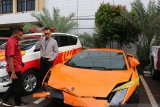 Hindari pajak, pengemudi Lamborghini todongkan senjata api