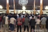 Ratusan warga Solo ikuti salat Gerhana Matahari
