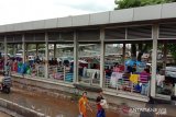 140 orang korban banjir terpaksa mengungsi di halte Transjakarta