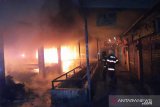 Sejumlah toko di Padang Teater Kota Padang  terbakar