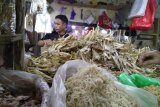 Cuaca tak bersahabat dongrak harga ikan asin