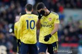 Aubameyang cetak gol lalu dikartu merah saat Arsenal ditahan imbang 1-1 Palace