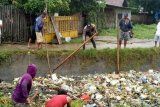 Warga Polewali Mandar bersihkan sungai cegah banjir