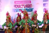 Penari menampilkan aksinya pada acara pembukaan Banyuwangi Culture Everyday di Gesibu Banyuwangi, Jawa Timur, Jumat (17/1/2020). Banyuwangi Culture Everyday merupakan progam pemerintah Kabupaten Banyuwangi untuk memberikan panggung bagi Seniman daerah dalam mengembangkan dan menampilkan seni kreasinya setiap hari. Antara Jatim/Budi Candra Setya/zk