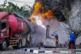 TRUK TANGKI PERTAMINA TERBAKAR