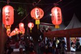 Suasana Festival Tahun Baru China bertajuk Peceland Chinese New Year Festival di Kota Madiun, Jawa Timur, Rabu (22/1/2020). Festival dalam rangka menyambut Tahun Baru yang antara lain diisi bazar berbagai jenis makanan dan minuman serta panggung hiburan tersebut akan berlangsung hingga 26 Januari. Antara Jatim/Siswowidodo/zk