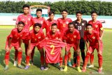 Pemain Timnas Indonesia U-16 berpose sebelum laga uji coba melawan tim PSBK Blitar U-17 di Stadion Gelora Delta Sidoarjo, Jawa Timur, Kamis (23/1/2020). Timnas Indonesia U-16 berhasil mengalahkan tim PSBK Blitar U-17 dengan skor akhir 5-1. Antara Jatim/Umarul Faruq/zk