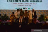 Wakil Presiden RI, KH Ma'ruf Amin usai membuka Rakernas Ikatan Pelajar Putri Nahdlatul Ulama (IPPNU) di gedung Serba Guna Ponpes Bahrul Ulum, Jombang, Jawa Timur, Kamis (23/1/2020). Wapres berharap IPPNU dapat mendorong penguasaan teknologi digital di kalangan santriwati, khususnya dalam meningkatkan pemasaran one pesantren one product (OPOP). Antara Jatim/Syaiful Arif/zk.