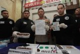 WARGA AMERIKA SERIKAT BAWA KUE BROWNIES MENGANDUNG GANJA