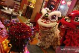 Atraksi barongsai meriahkan tahun baru Imlek di Kelenteng Seen Hin Kiong Padang