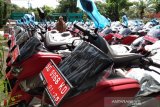 Sepeda motor plat merah di Desa Sekaroh diembat maling