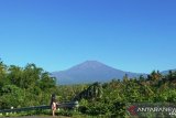 Rencana pembangunan kereta gantung melanggar Piagam Rinjani, kata Walhi