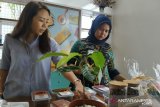 Young entrepreneur, Priscilla Partana develops chocolate business in Padang