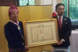 Tokoh seniman Prof I Made Bandem raih bintang jasa dari Kaisar Jepang