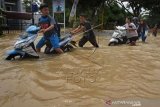 Banjir akibat tanggul jebol di Banten