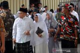 Ketua Umum PKB, Muhaimin Iskandar (kedua kiri) saat menghadiri pemakaman almarhum KH Salahuddin Wahid atau Gus Sholah di Pesantren Tebuireng Jombang, Jawa Timur, Senin (3/2/2020). Pemakaman pengasuh Ponpes Tebuireng, Gus Sholah tersebut dihadiri sejumlah tokoh penting dan ribuan pelayat. Antara Jatim/Syaiful Arif/zk