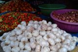 Harga bawang putih dan cabai mengalami kenaikan