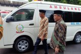 Gubernur Sulsel serahkan ambulans operasi untuk Pemkab Sidrap