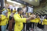 Mahasiswa ULM bersama Direktur Pemberitaan Perum LKBN Antara Akhmad Munir pada acara Antara Goes To Campus dalam rangka Hari Pers Nasional di Aula Rektorat Universitas Lambung Mangkurat, Banjarmasin, Kalimantan Selatan, Jumat (7/2/2020).Foto Antaranews Kalsel/Bayu Pratama S.