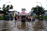 Berita Sabtu, dari pencuri kotak amal hingga Jakarta disambangi banjir