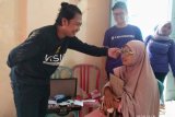 Amartha bagikan 200 kacamata gratis bagi warga Kuranji Padang